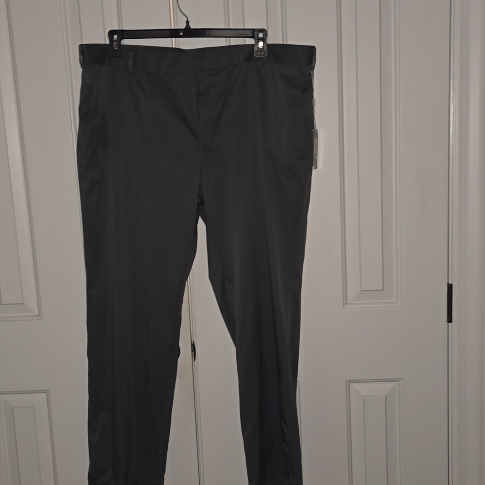 NWT Men's Nike Golf Standard fit pants Size 42x30